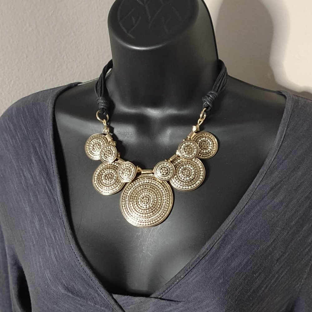 Pretty St Thomas Statement Necklace Adjustable 17.5 To 20 Inches Long - Picture 10 of 10